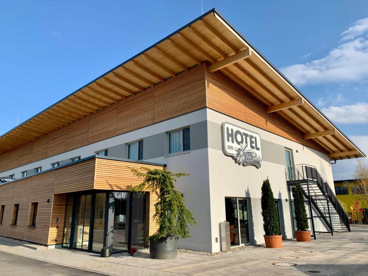 Hotel Am Sonnenlandpark Lichtenau  Экстерьер фото